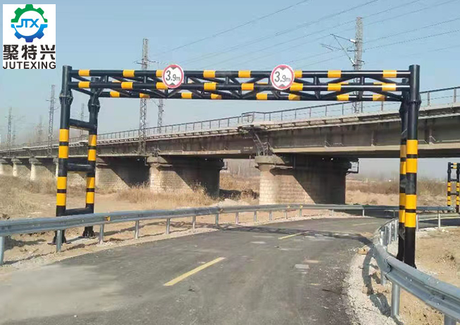 鐵路專用限高桿